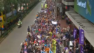 Hong Kong yeni yıla gösterilerle uyandı