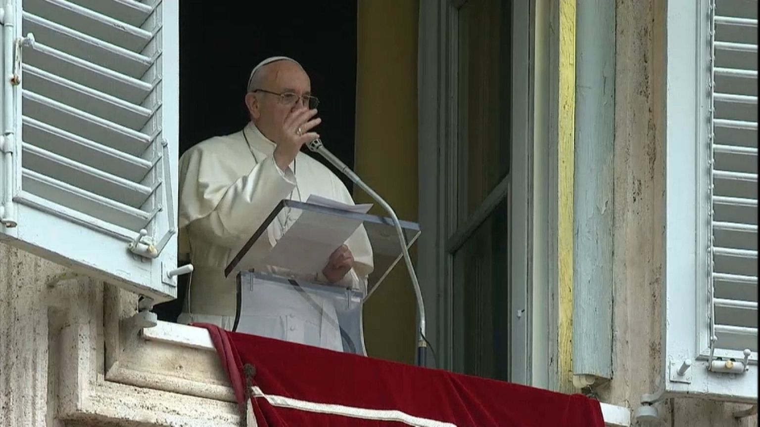 El papa Francisco pide que se garantice la paz de los inmigrantes y refugiados 