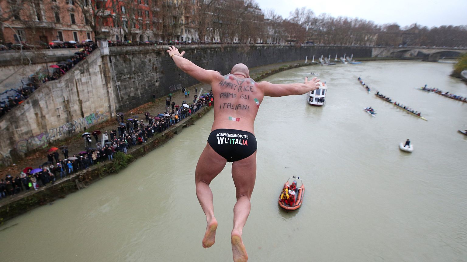 Jumper from bridge in rome