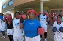 Abuelas sudafricanas se lanzan al boxeo para mantenerse en forma