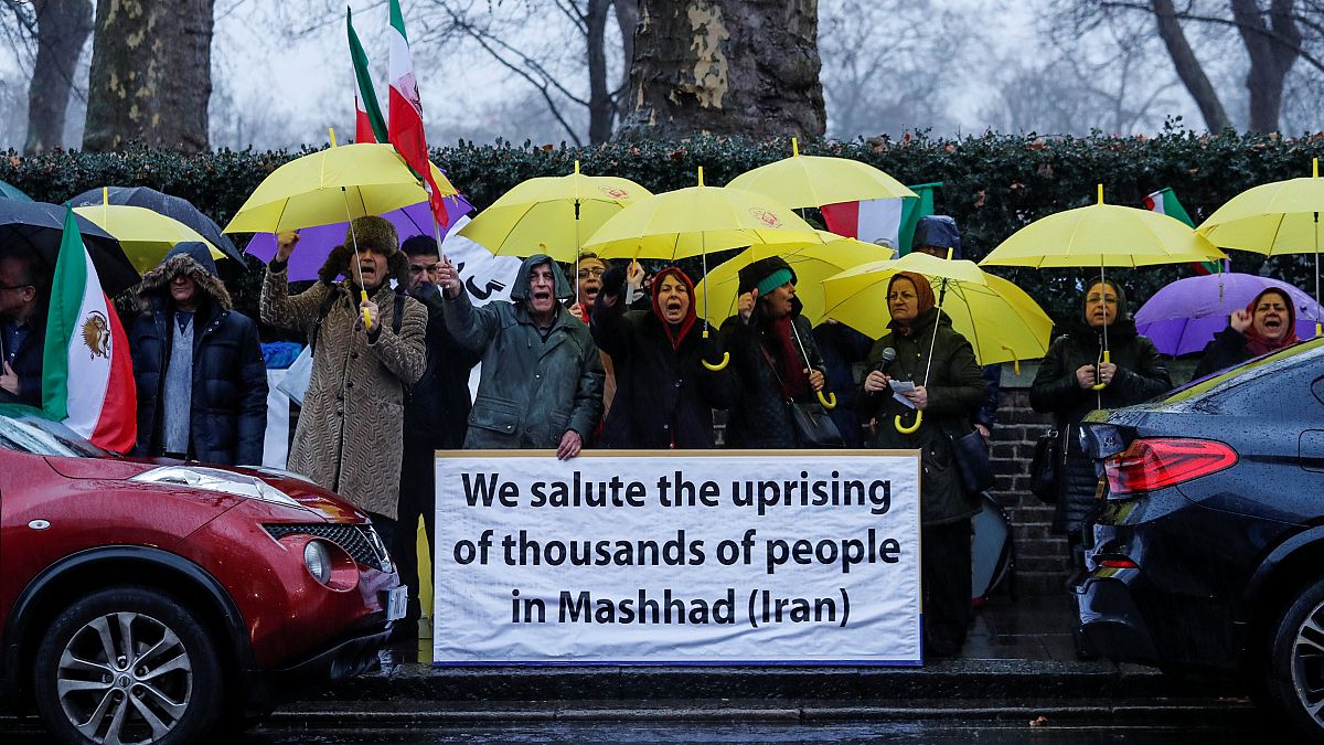 Demos und Appelle: Reaktionen auf die Lage im Iran