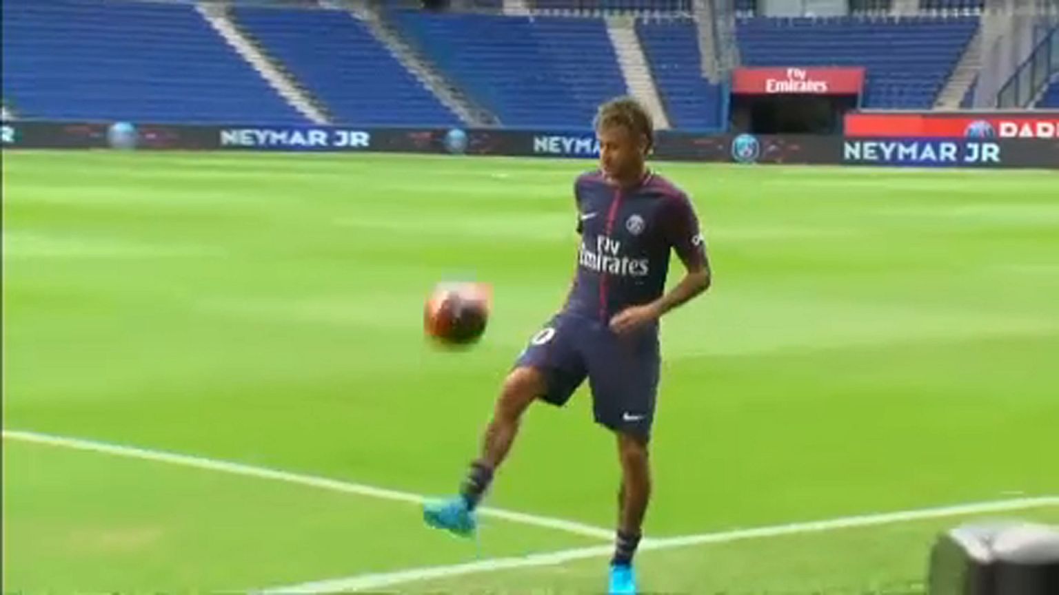 Neymar újra egyéni trófeát nyert