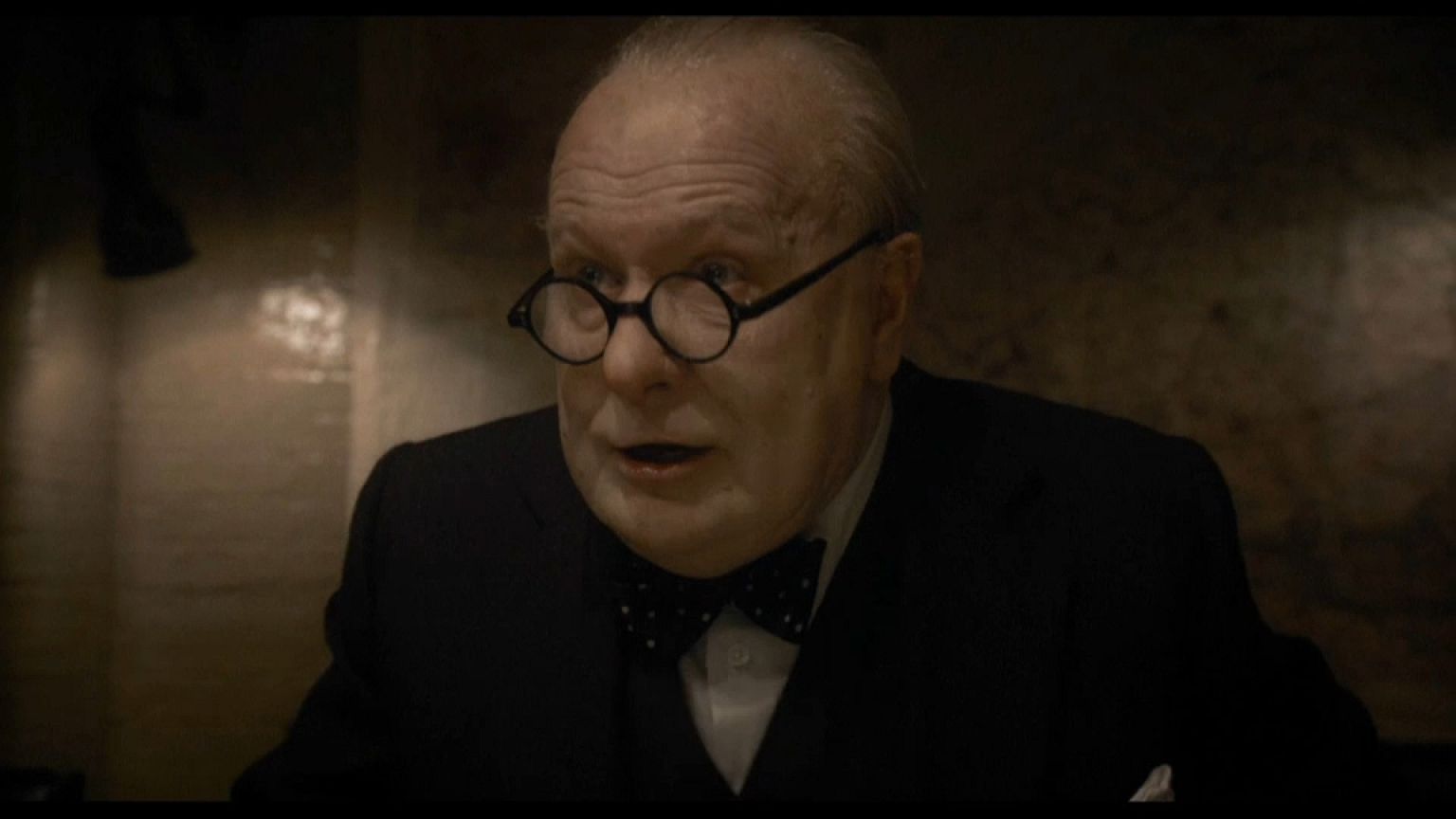 Gary Oldman dans le costume de Churchill