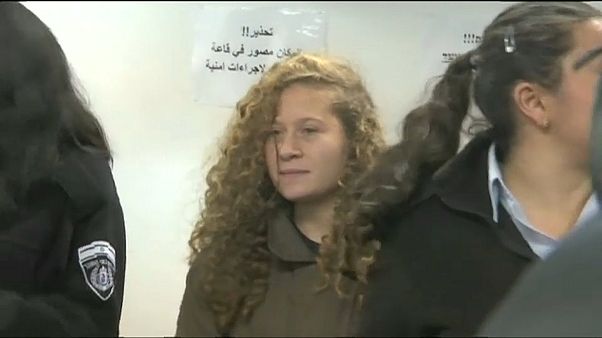 Parla il padre di Ahed, la giovane in carcere per la Palestina Parla il padre di Ahed, la giovane in carcere per la Palestina