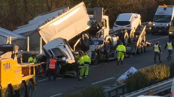 Seis mortos em grave acidente de viação na Lombardia Seis mortos em grave acidente de viação na Lombardia