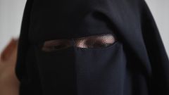 اعتقال إميلي كونيغ أشهر "داعشية" فرنسية في سوريا 
