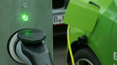 Teure E-Autos, schwache Infrastruktur: Förderprämie verpufft weitgehend