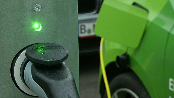 Teure E-Autos, schwache Infrastruktur: Förderprämie verpufft weitgehend Teure E-Autos, schwache Infrastruktur: Förderprämie verpufft weitgehend