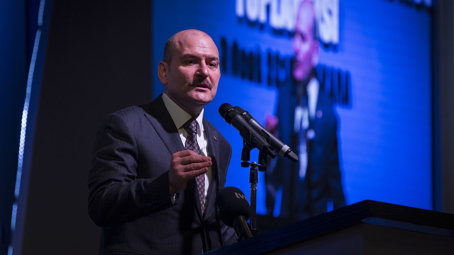 İçişleri Bakanı Soylu "Uyuşturucu satıcısının ayağını kırmayan polis görevini yapmamış demektir."