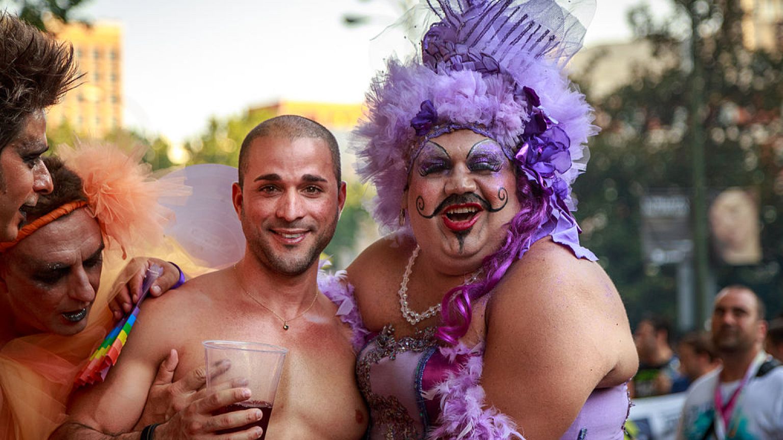 "Wir sind alle Königinnen": Dragqueen leitet Umzug zum Dreikönigstag