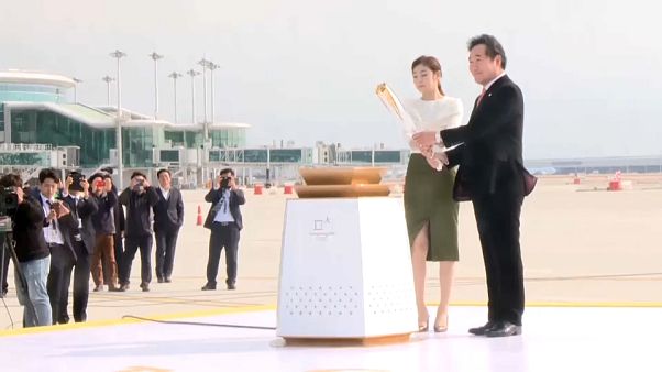 Olimpíadas reaproximam Coreias Olimpíadas reaproximam Coreias