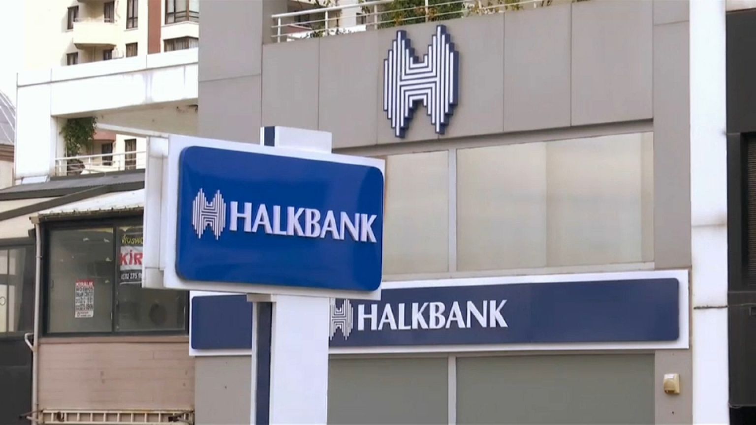 Eski Halkbank Genel Müdür Yardımcısı Atilla beş ayrı ithamdan suçlu bulundu