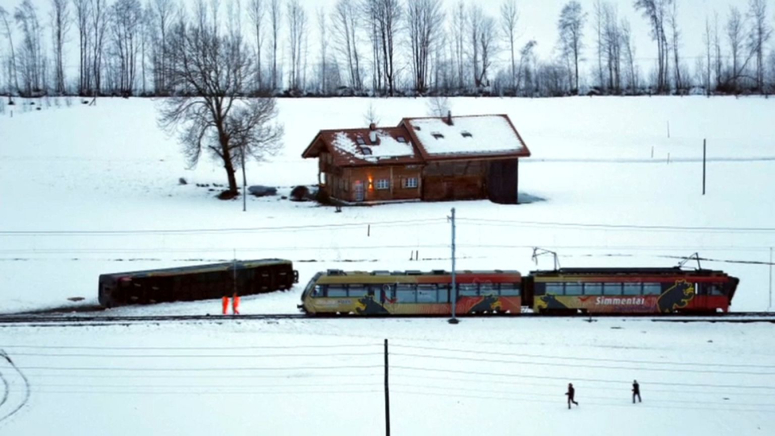 Eleanor Kasırgası bir treni raydan çıkardı