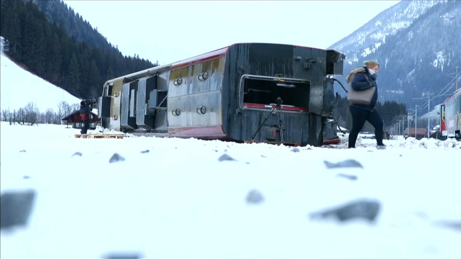 Sturm "Burglind" fegt mit Tempo 200 über die Schweiz