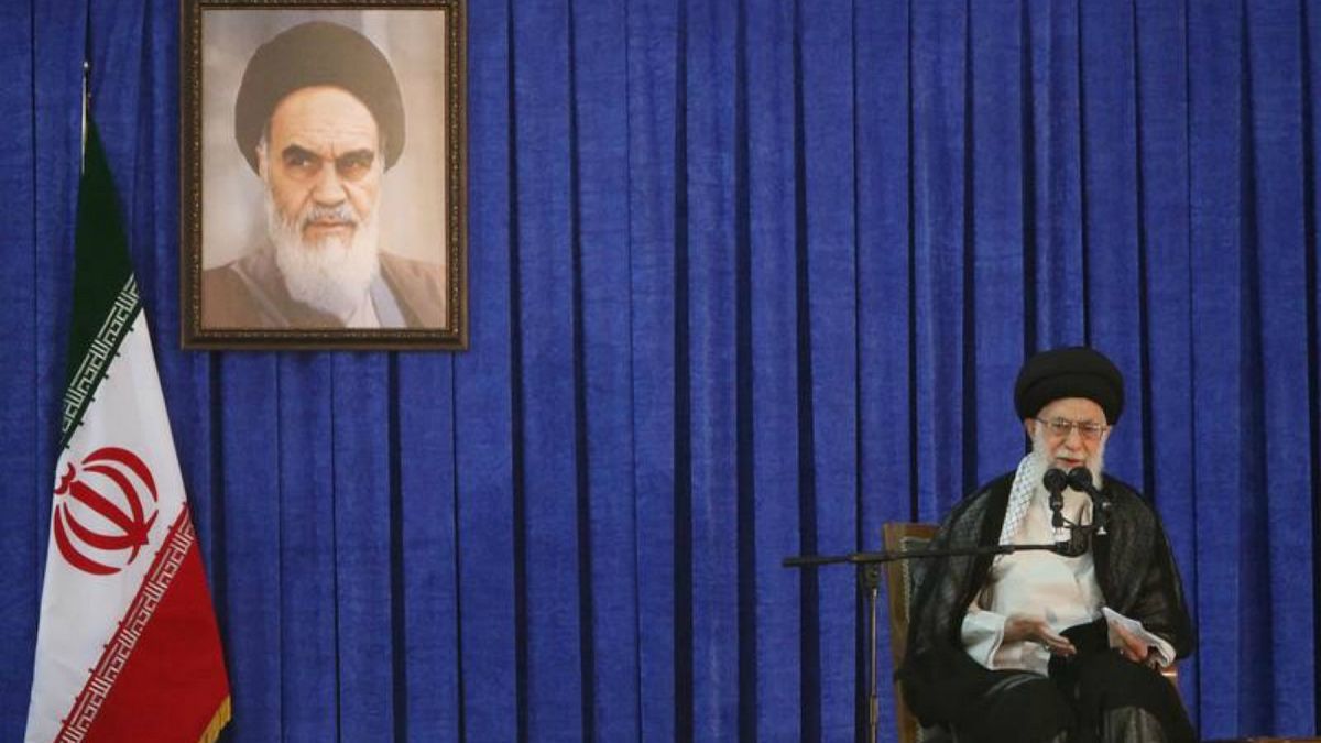 الزعيم الأعلى الإيراني آية الله علي خامنئي يتحدث في طهران 