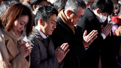 Japonlar yeni yılda tapınaklara akın etti