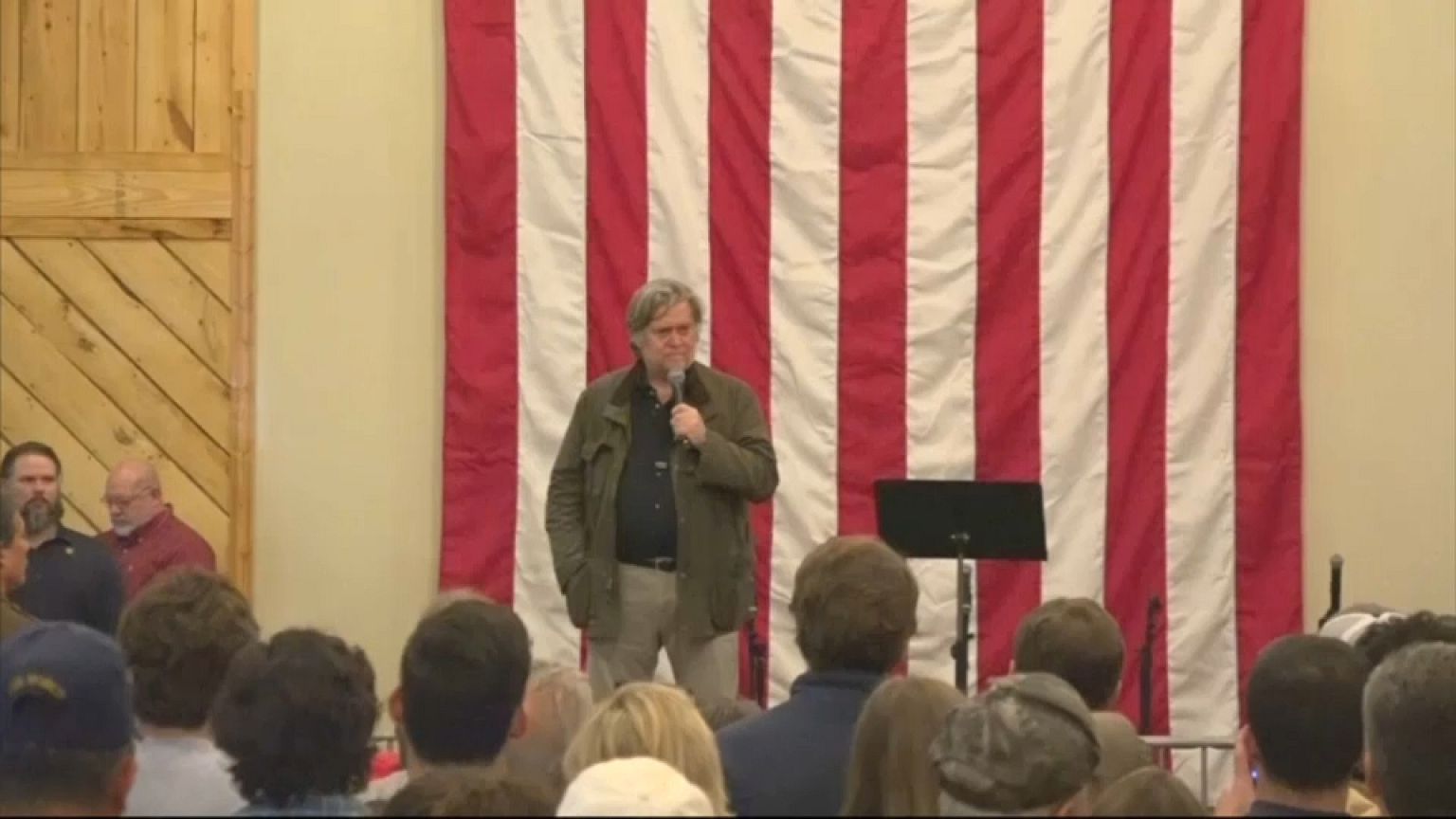 Diffida legale a Steve Bannon. Trump disgustato