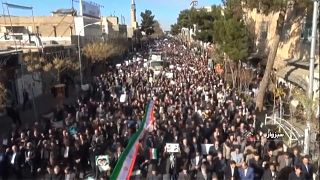 Depois dos protestos anti-regime decorrem manifestações pró-governo
