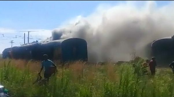 Varios muertos y numerosos heridos en un accidente de tren en Sudáfrica Varios muertos y numerosos heridos en un accidente de tren en Sudáfrica