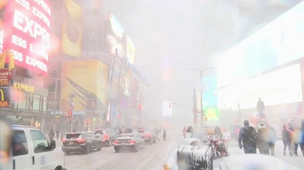 "Ciclone bomba" sul Nord-Est degli Stati Uniti, neve e voli cancellati "Ciclone bomba" sul Nord-Est degli Stati Uniti, neve e voli cancellati