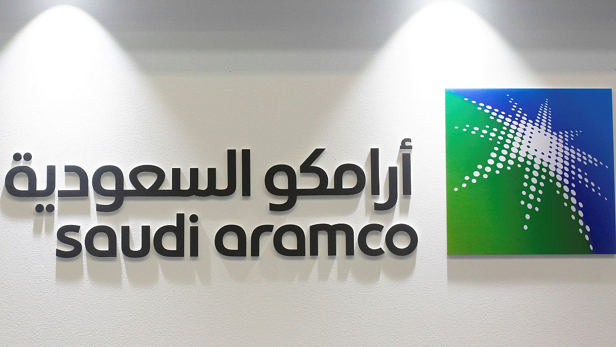 شعار أرامكو السعودية في المنامة بالبحرين