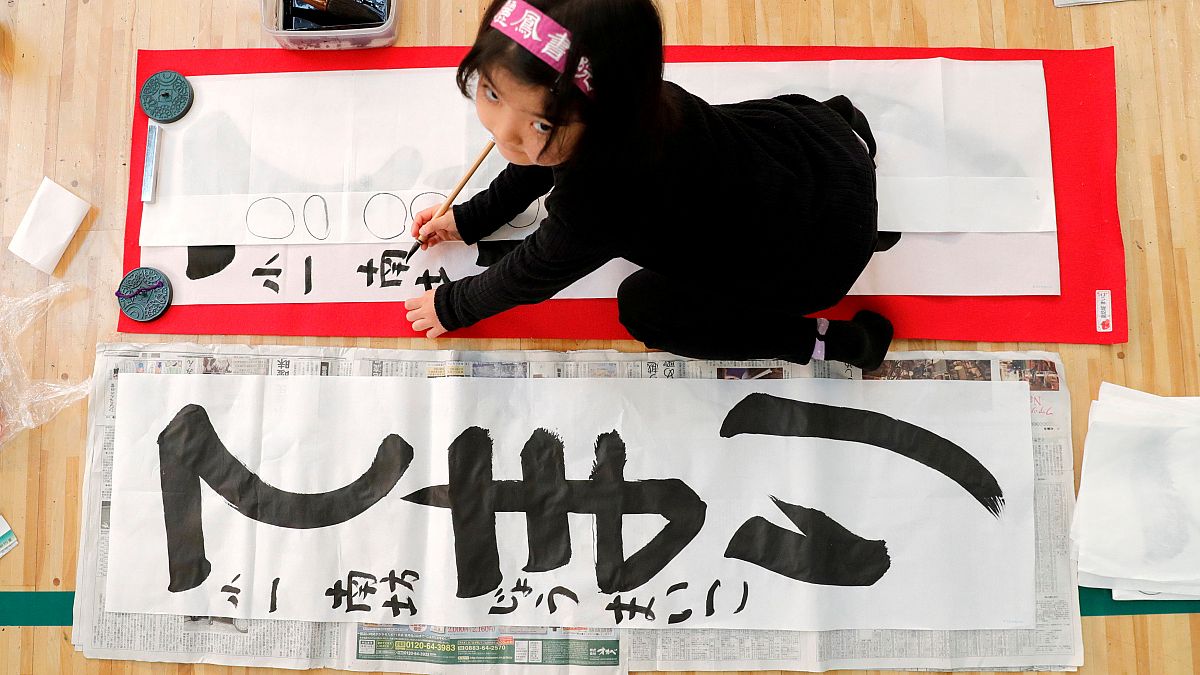 Les Japonais célèbrent la nouvelle année avec un concours de calligraphies