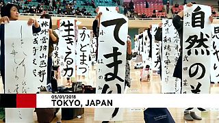 Milhares de japoneses participam em concurso de caligrafia