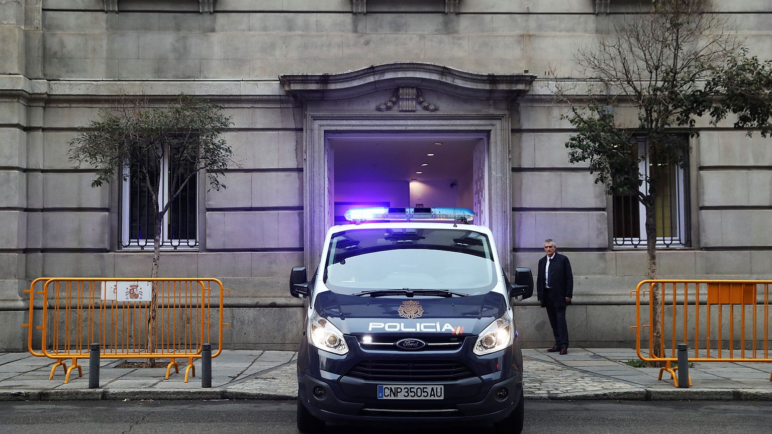 Un camion de police transportant Oriol Junqueras