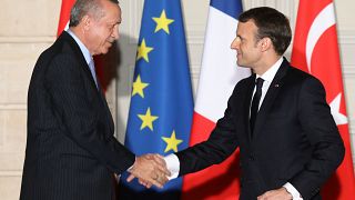Macron estende a mão a uma Turquia "cansada" de esperar pela adesão à UE