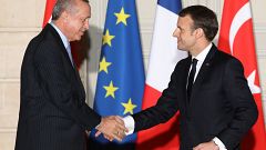 Μακρόν προς Ερντογάν: Η Τουρκία να σεβαστεί το κράτος δικαίου