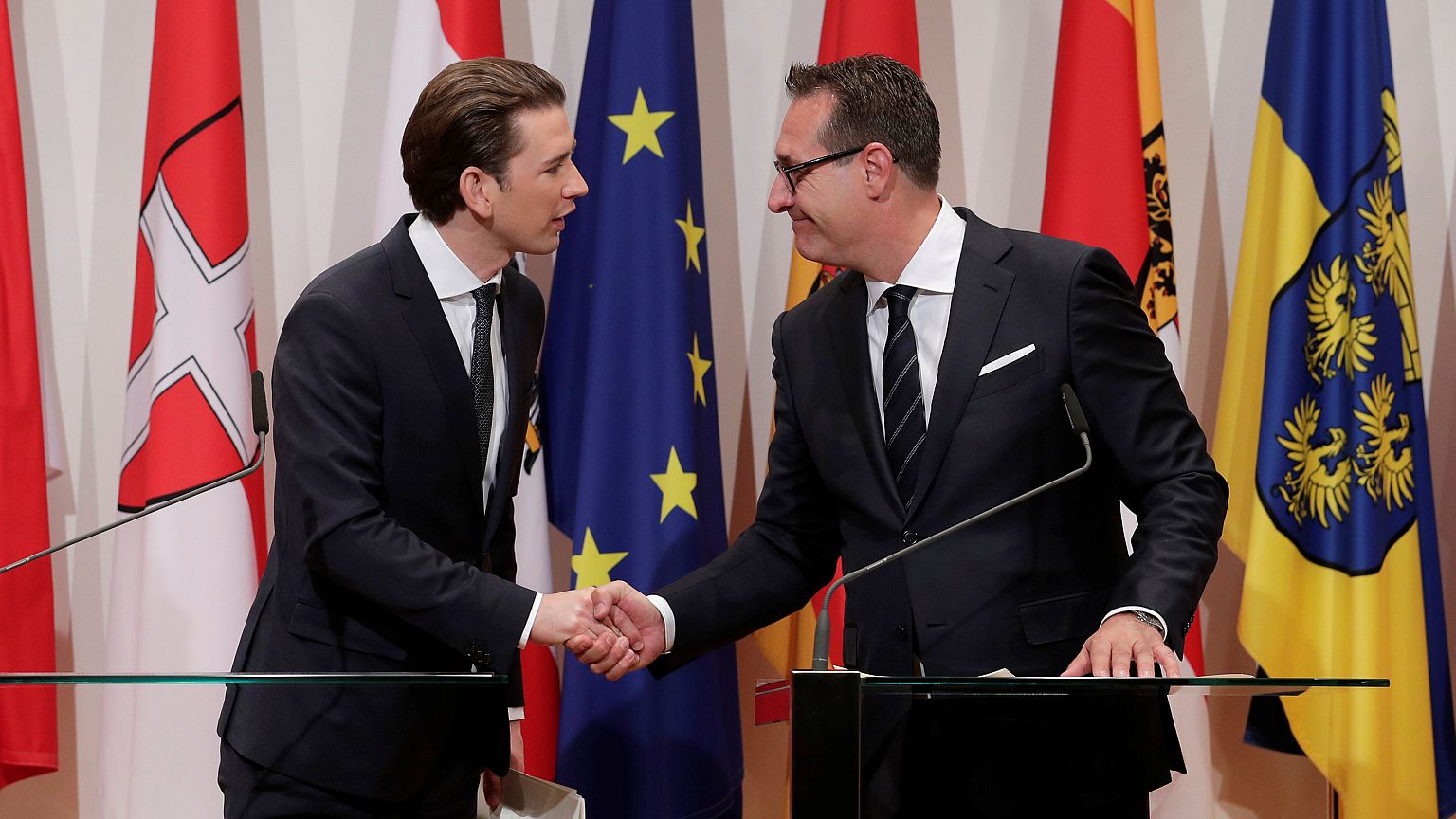 Migrants dans des casernes : Strache revient sur ses propos 