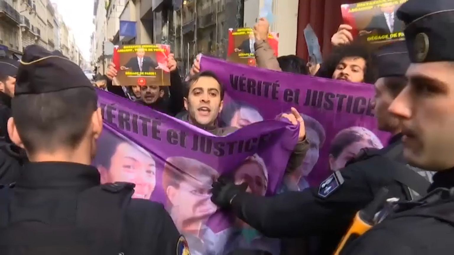 paris kurd demo - grab from sujet