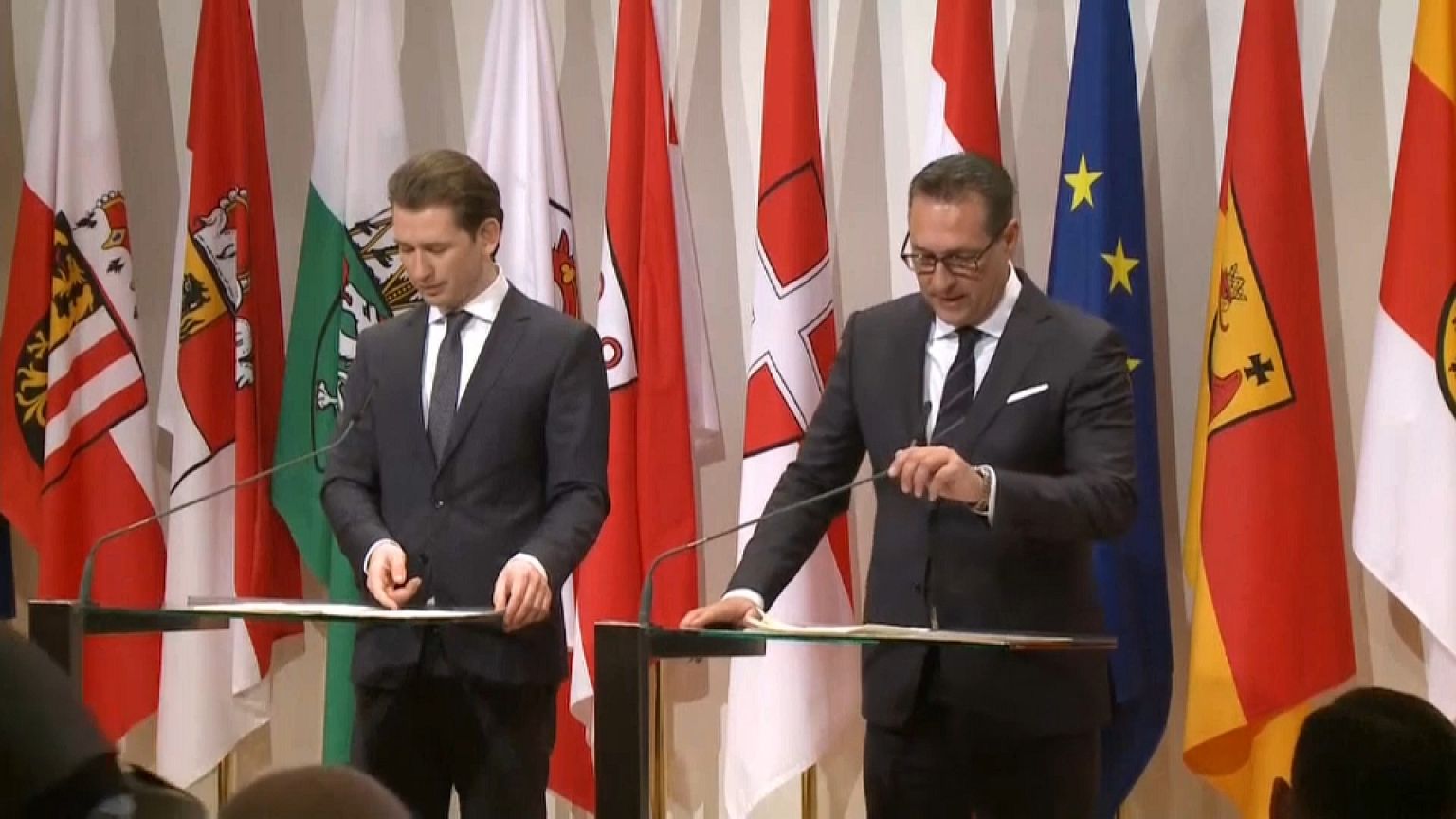 L'Austria nella bufera per le dichiarazioni su caserme e migranti del Vice Strache