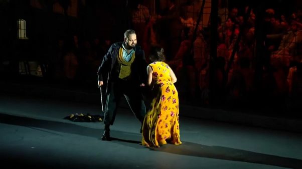 Firenze, finale a sorpresa per la carmen di Bizet: "così diciamo no alla violenza sulle donne" Firenze, finale a sorpresa per la carmen di Bizet: "così diciamo no alla violenza sulle donne"