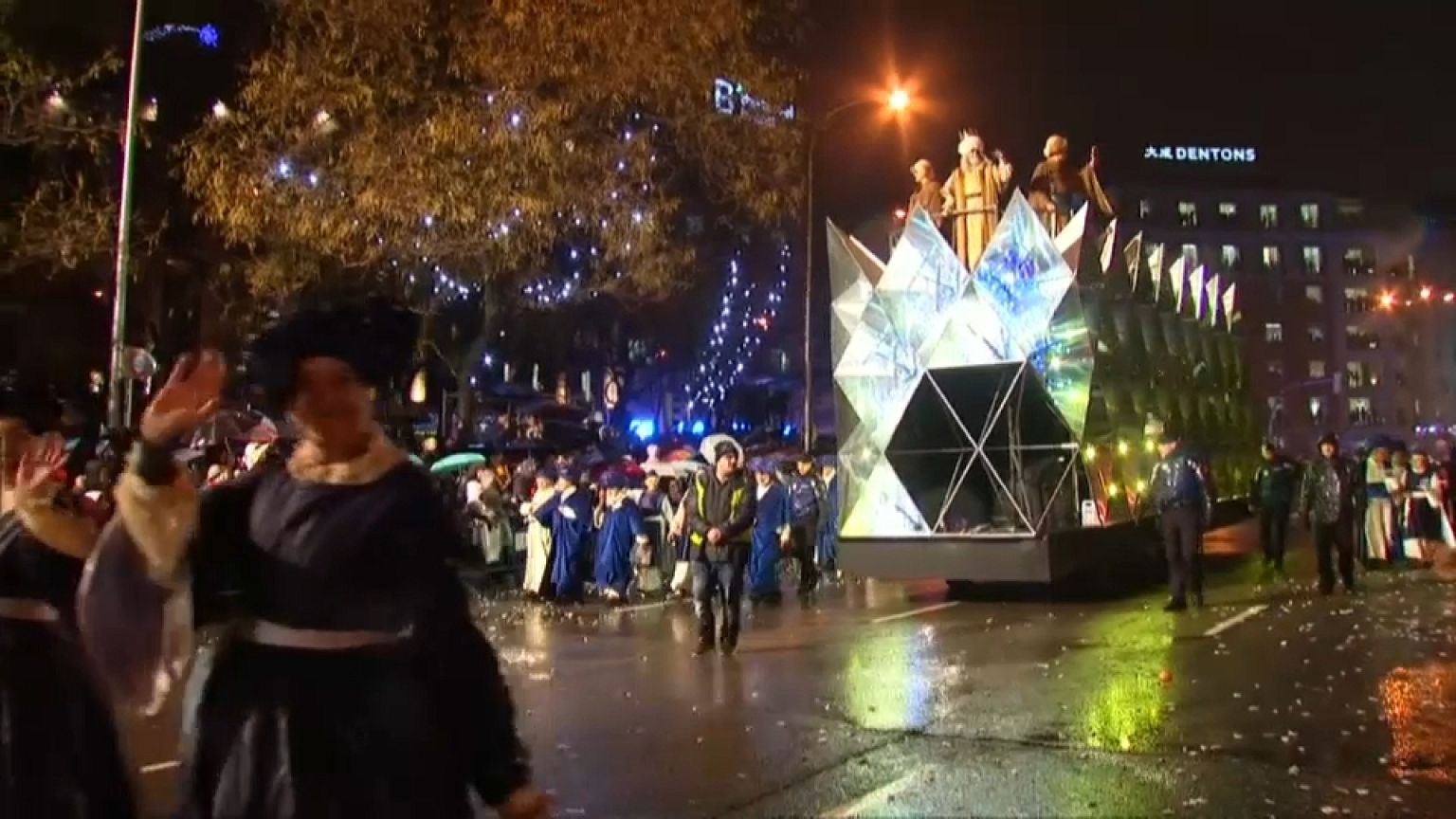 Decenas de cabalgatas reciben a los Reyes Magos