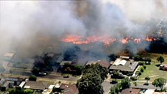 Australia: incendi e oltre 40°, il sole scioglie l'asfalto