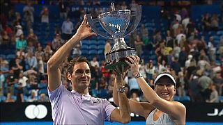 Roger Federer and Belinda Bencic hold aloft the Hopman Cup for Switzerland