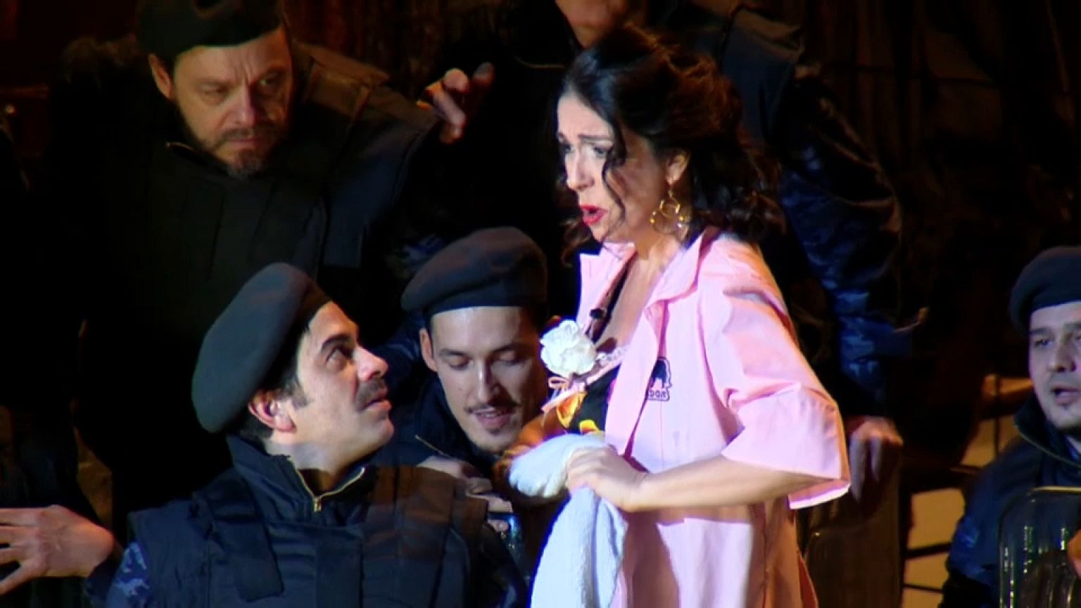 Carmen sobrevive a los celos de Don José