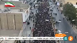 Tüntetés és ellentüntetés Iránban