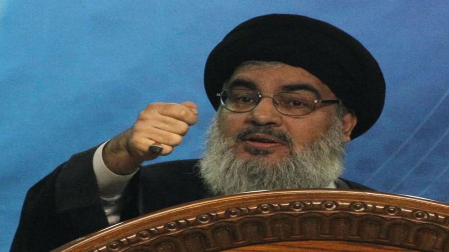 شاهد: حسن نصر الله يلعب كرة القدم