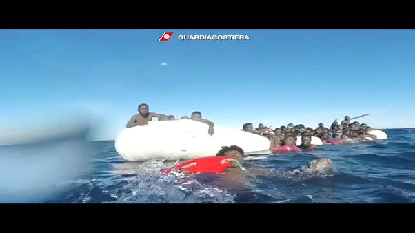 Akdeniz açıklarında 25 mülteci boğularak hayatını kaybetti Akdeniz açıklarında 25 mülteci boğularak hayatını kaybetti