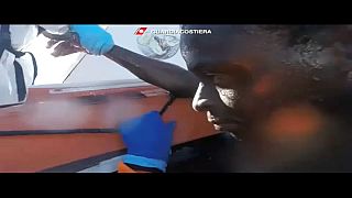 Italienische Küstenwache rettet Migranten