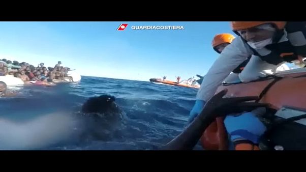 Migranti: tragedia dell'epifania, 25 morti nel Mediterraneo Migranti: tragedia dell'epifania, 25 morti nel Mediterraneo