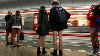 Çek Cumhuriyeti'nde 'Pantolonsuz Metro Günü' eylemi