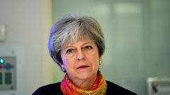 Theresa May vai remodelar governo