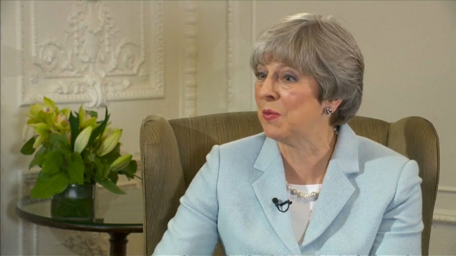 La Premier May difende Trump