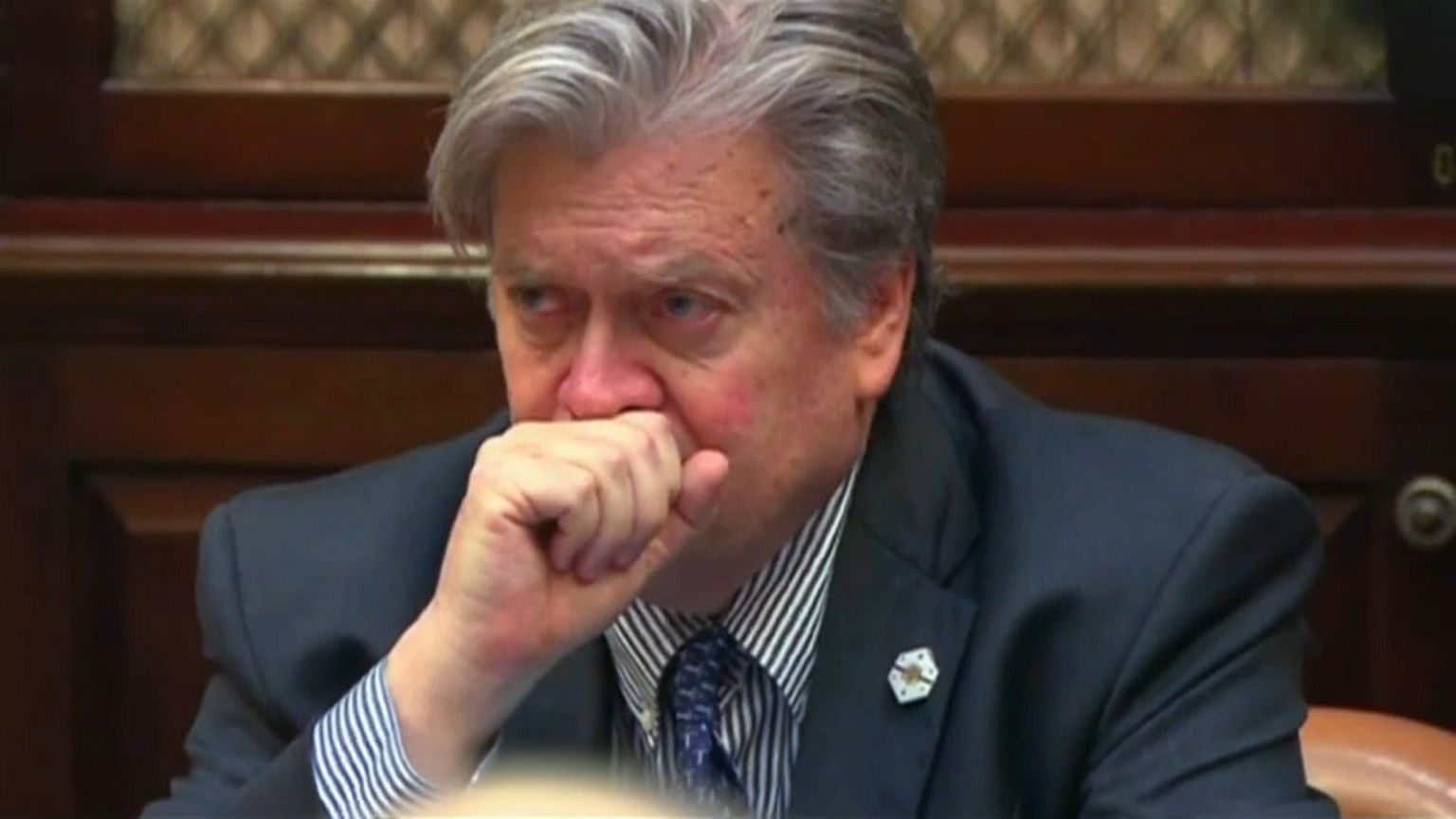 Usa: Steve Bannon fa marcia indietro 
