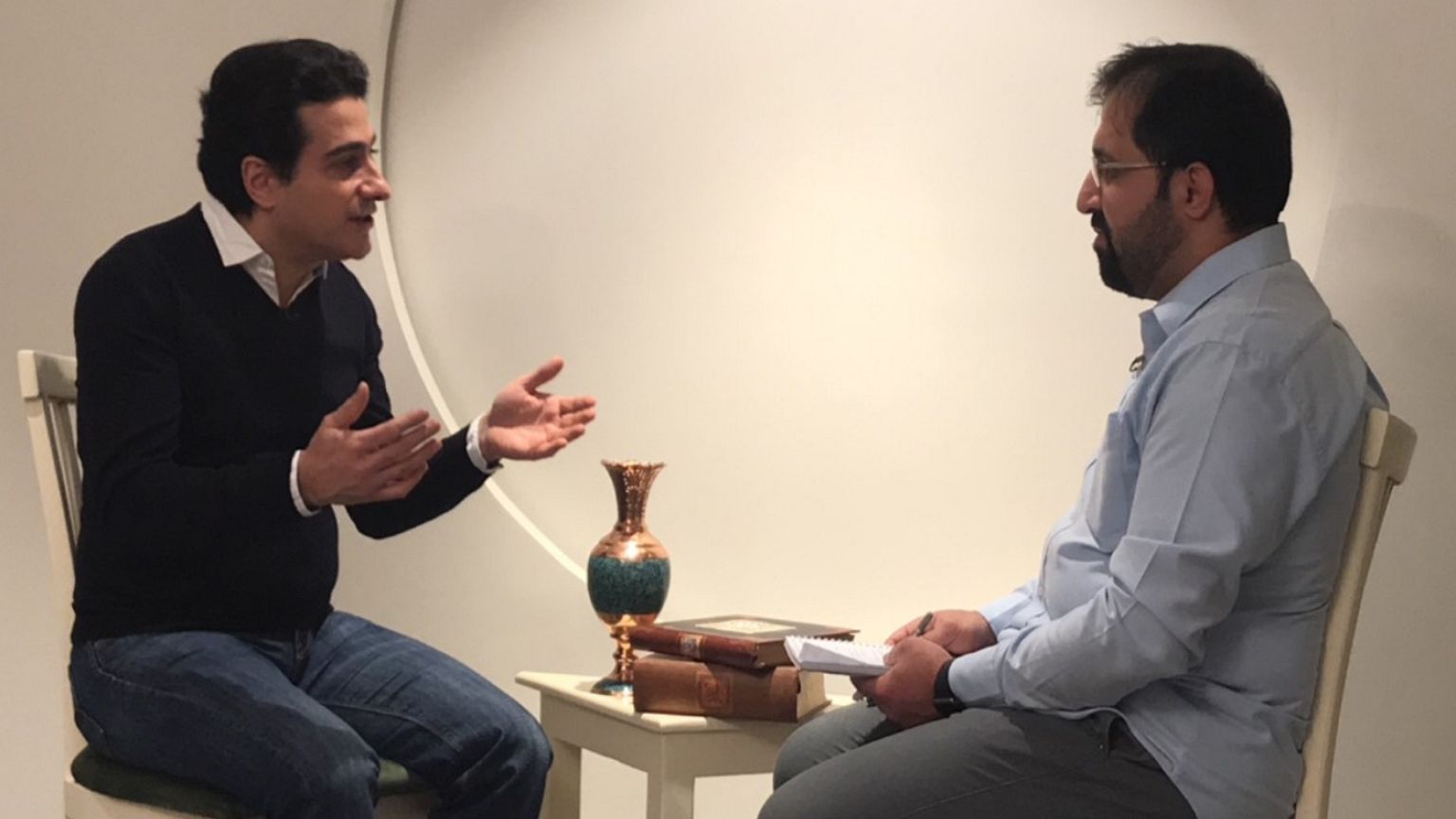 گفتگوی اختصاصی یورونیوز با همایون شجریان در رابطه با وضعیت سلامت پدرش