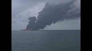 Nach Tankerkollision: Vor Chinas Küste droht Ölpest