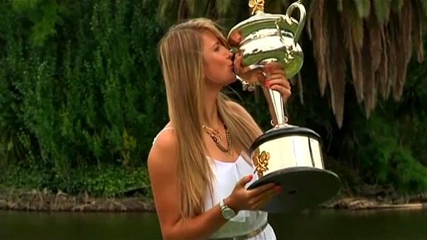 Avustralya Açık'tan ayrılan usta raketlere Azarenka da katıldı Avustralya Açık'tan ayrılan usta raketlere Azarenka da katıldı
